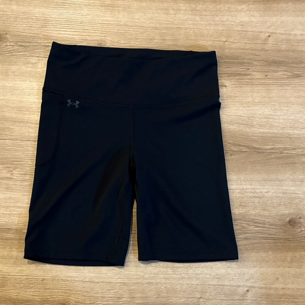 EUC Under Armour biking shorts- Size L